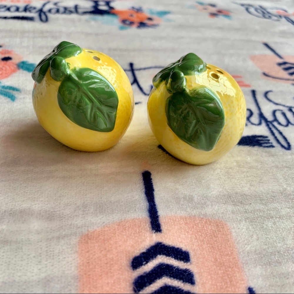 1 LEFT! 🍋 Yellow Lemon Salt & Pepper Shakers 🍋 - Picture 5 of 7